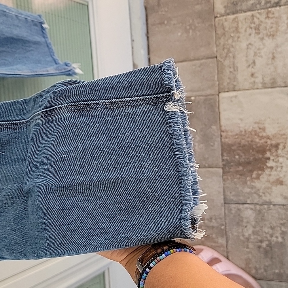 Old Navy High-Rise Raw Hem Distressed No Strech Straight Leg Jeans Sz 10 - Picture 3 of 9